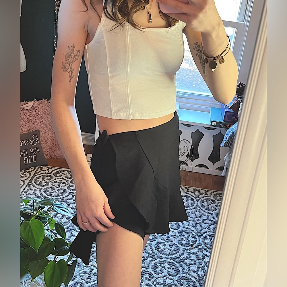 black y2k wrap-tie skater skirt ✨